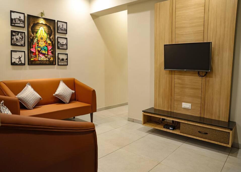 'Sumadhu Homes 301 ' Kolhapur Bagian luar foto