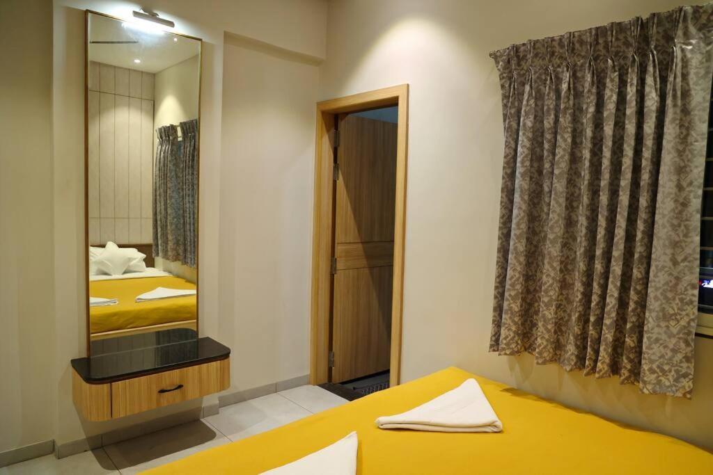 'Sumadhu Homes 301 ' Kolhapur Bagian luar foto